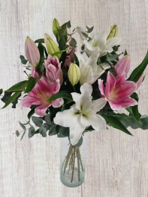Lys blancs et roses